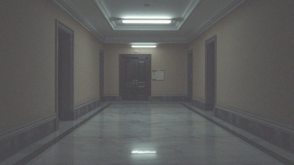 Jakie następstwa pociąga za sobą nieobecność na rozprawie bez usprawiedliwienia?