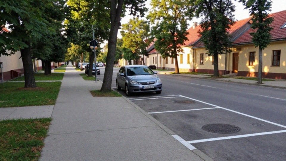 Kiedy parkowanie na chodniku jest dozwolone?